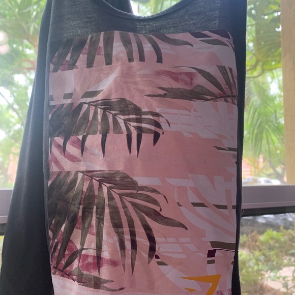 GYM SHARK WORKOUT TOP CUTE FLOWLY - Picture 2 of 3